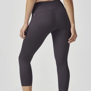 NWT Fabletics Salar Capri Legging